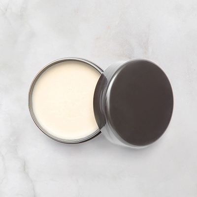 fehér viaszos doboz semleges háttéren